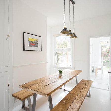 Elegant York House - On A Beach Road, Sleeps 12, With Sea Views Вётинг Экстерьер фото