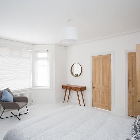 Elegant York House - On A Beach Road, Sleeps 12, With Sea Views Вётинг Экстерьер фото