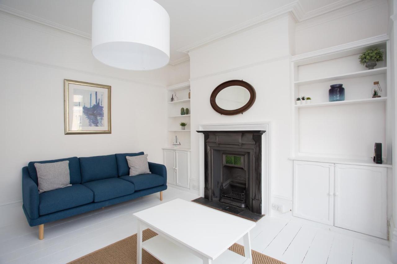 Elegant York House - On A Beach Road, Sleeps 12, With Sea Views Вётинг Экстерьер фото