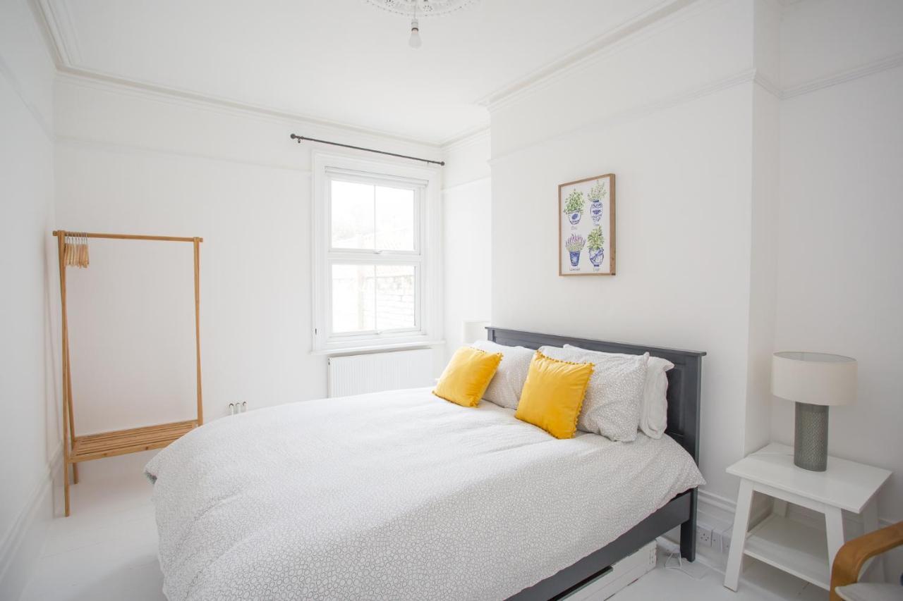 Elegant York House - On A Beach Road, Sleeps 12, With Sea Views Вётинг Экстерьер фото