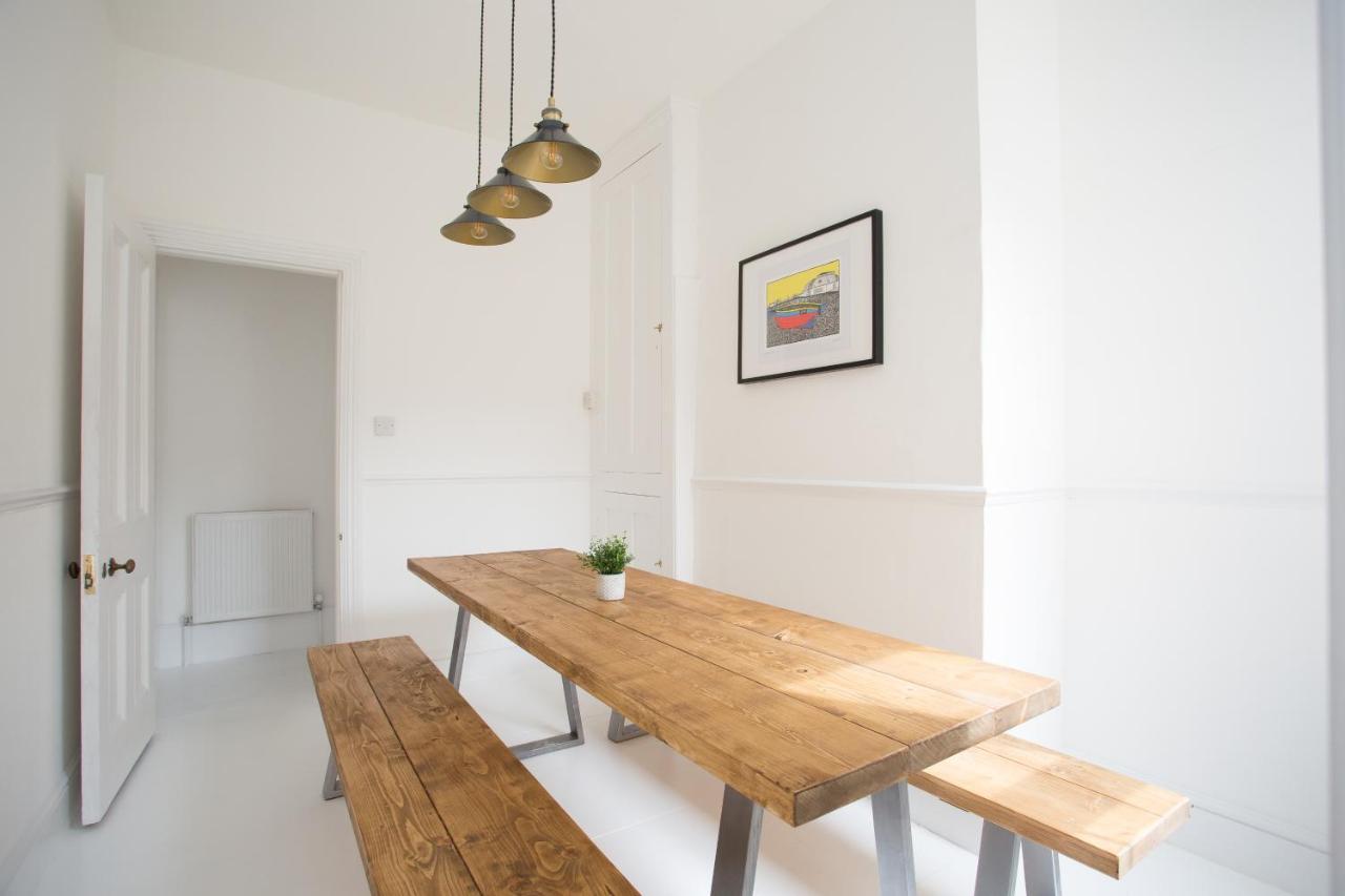 Elegant York House - On A Beach Road, Sleeps 12, With Sea Views Вётинг Номер фото