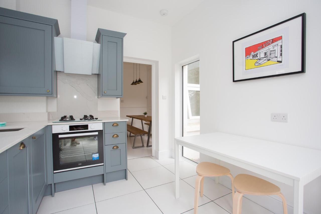 Elegant York House - On A Beach Road, Sleeps 12, With Sea Views Вётинг Экстерьер фото
