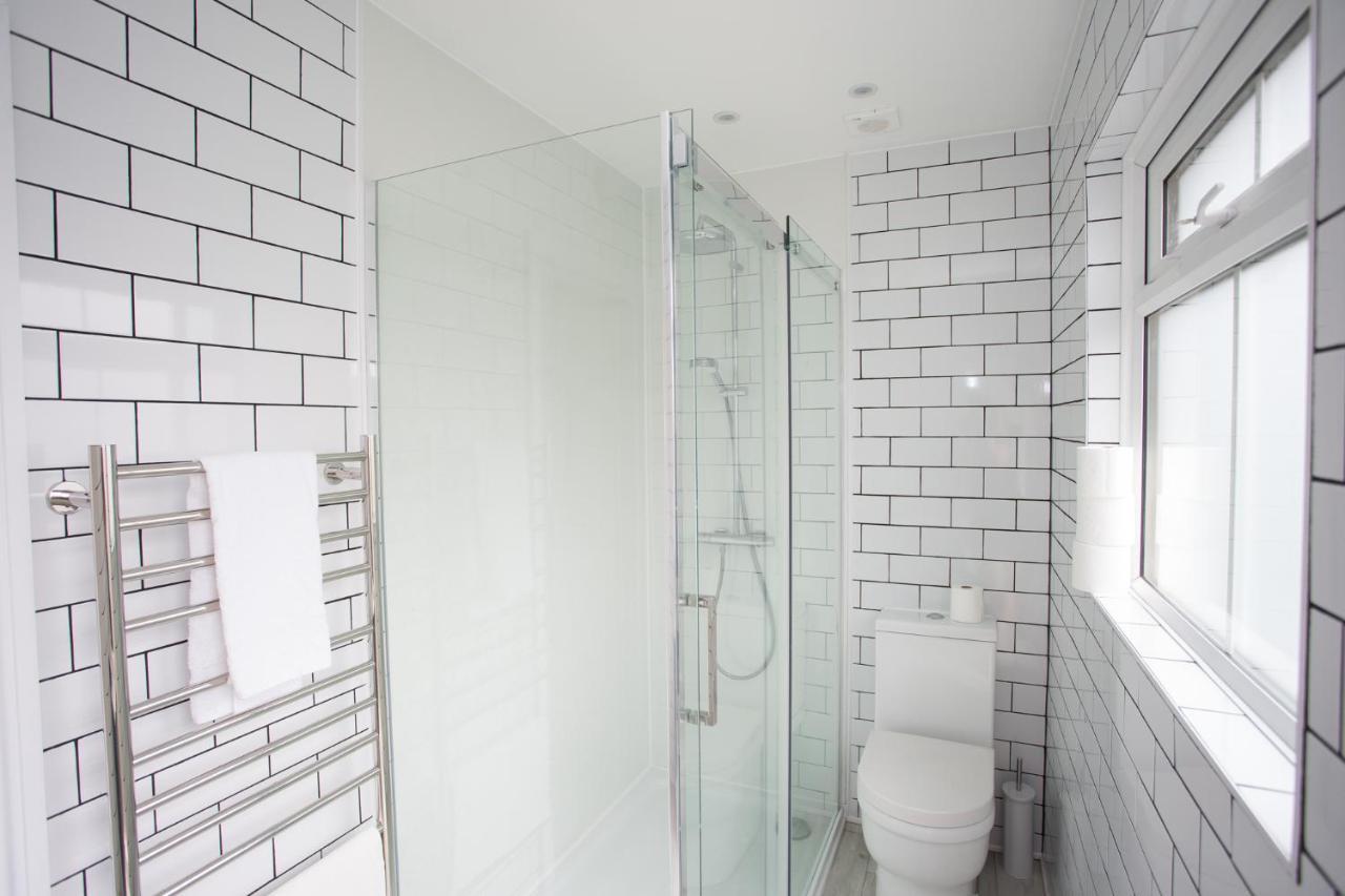 Elegant York House - On A Beach Road, Sleeps 12, With Sea Views Вётинг Экстерьер фото